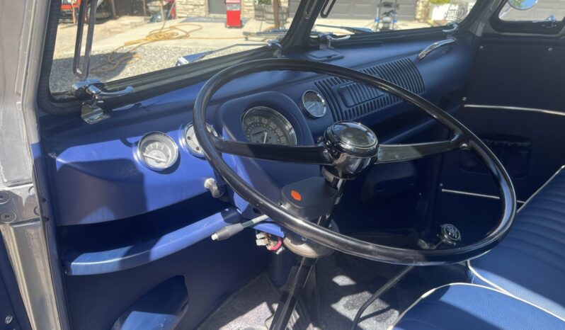 
								1969 Volkswagen Type 2 Kombi 23-Window Conversion full									