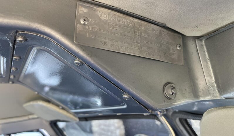 
								1969 Volkswagen Type 2 Kombi 23-Window Conversion full									