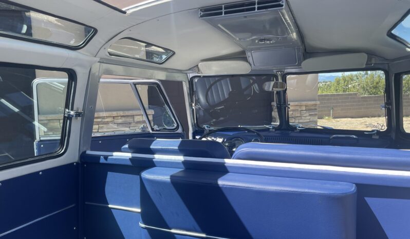 
								1969 Volkswagen Type 2 Kombi 23-Window Conversion full									