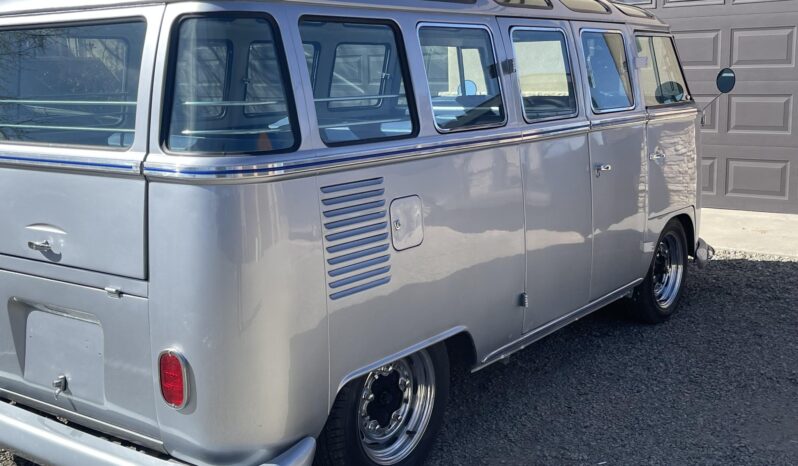 
								1969 Volkswagen Type 2 Kombi 23-Window Conversion full									