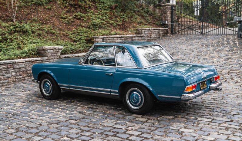 
								1966 Mercedes-Benz 230SL full									
