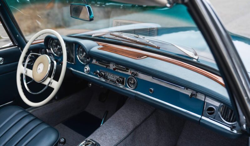 
								1966 Mercedes-Benz 230SL full									