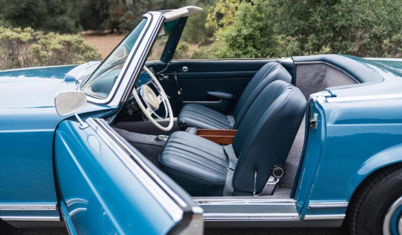 
								1966 Mercedes-Benz 230SL full									