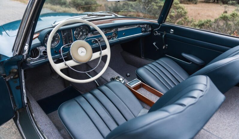 
								1966 Mercedes-Benz 230SL full									
