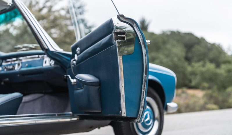 
								1966 Mercedes-Benz 230SL full									