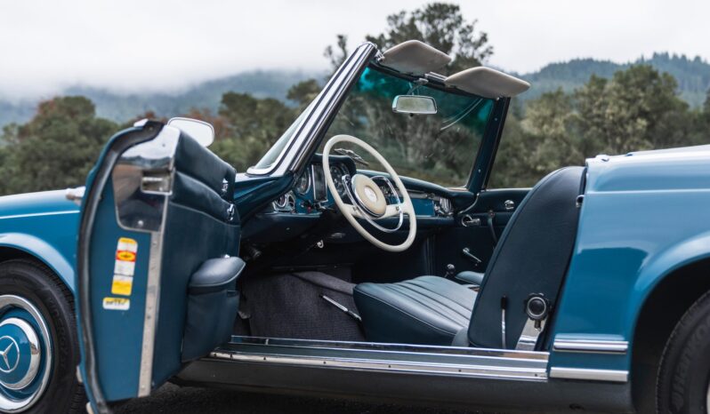 
								1966 Mercedes-Benz 230SL full									