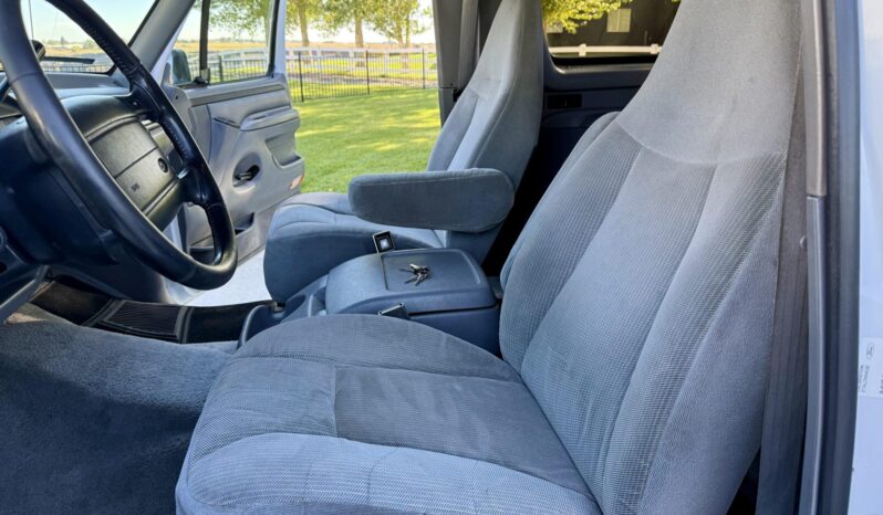 
								1996 Ford Bronco XLT full									