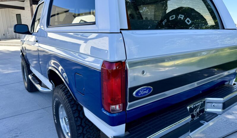 
								1996 Ford Bronco XLT full									