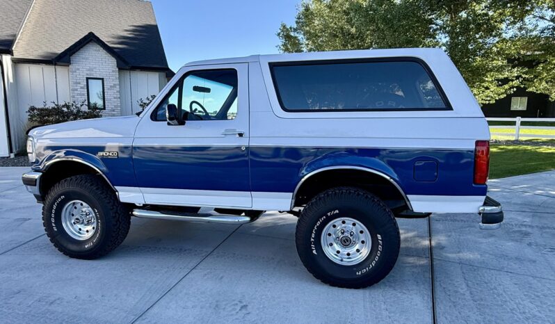 
								1996 Ford Bronco XLT full									