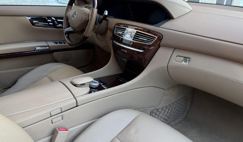 
								2013 Mercedes-Benz CL550 4MATIC full									