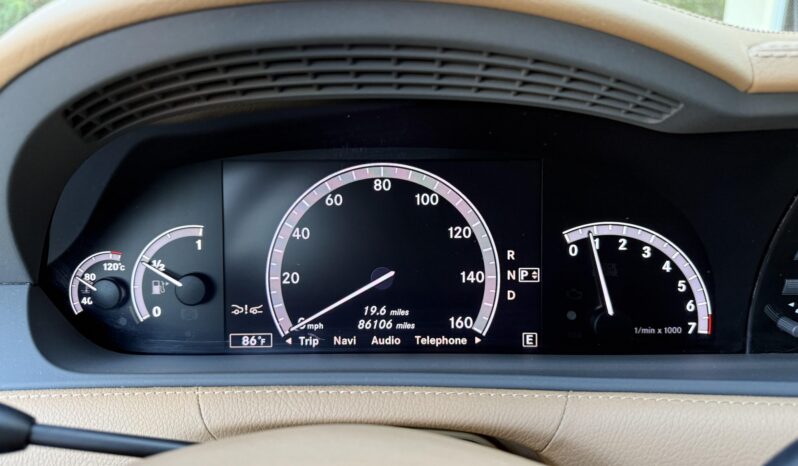 
								2013 Mercedes-Benz CL550 4MATIC full									