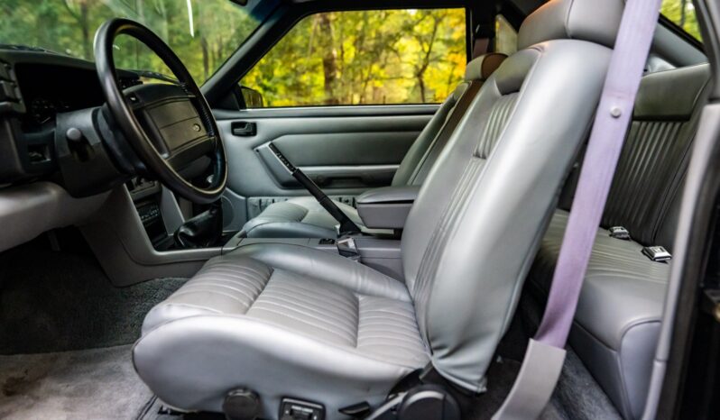 								1993 Ford Mustang SVT Cobra full									