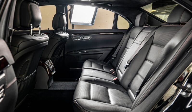 								2011 Mercedes-Benz S63 AMG full									