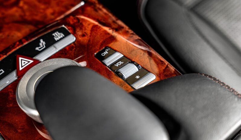 								2011 Mercedes-Benz S63 AMG full									