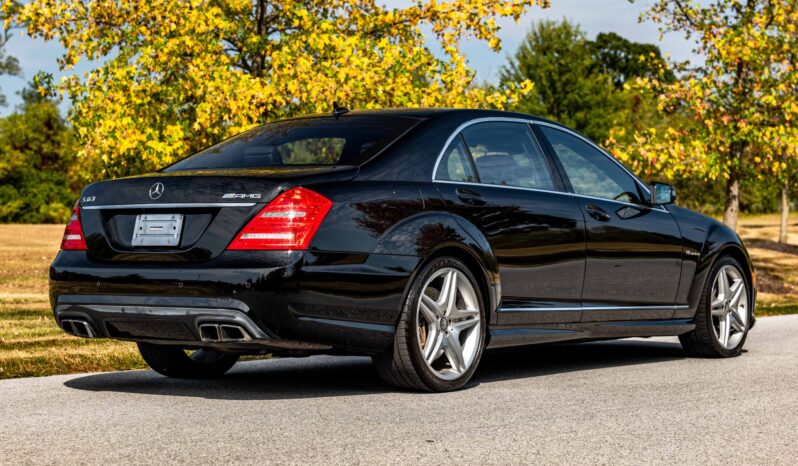 								2011 Mercedes-Benz S63 AMG full									