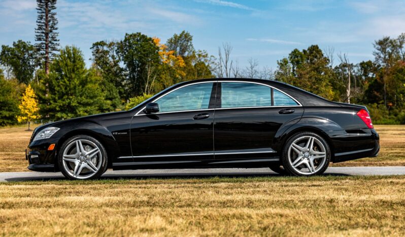 								2011 Mercedes-Benz S63 AMG full									