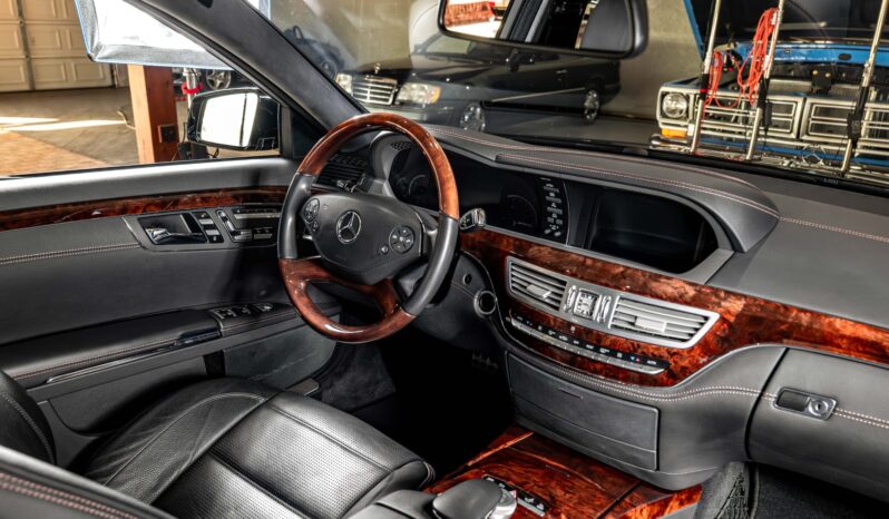 								2011 Mercedes-Benz S63 AMG full									