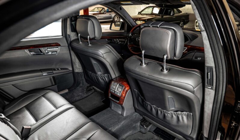 								2011 Mercedes-Benz S63 AMG full									