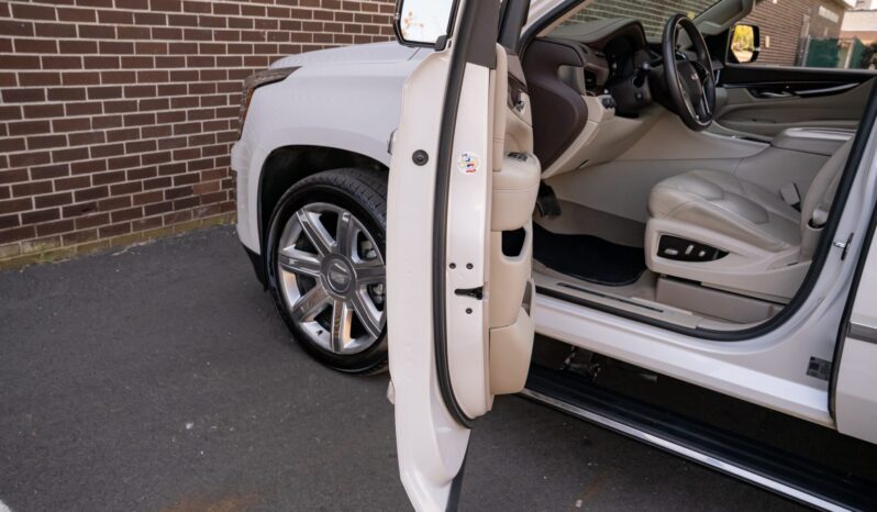 								2017 Cadillac Escalade Premium Luxury 4WD full									