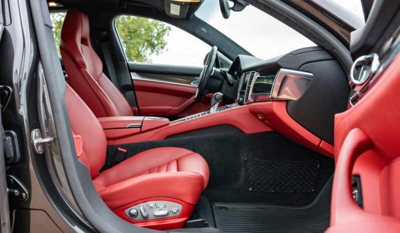 								2015 Porsche Panamera GTS full									