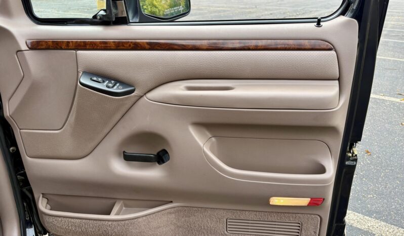 								1996 Ford Bronco Eddie Bauer full									