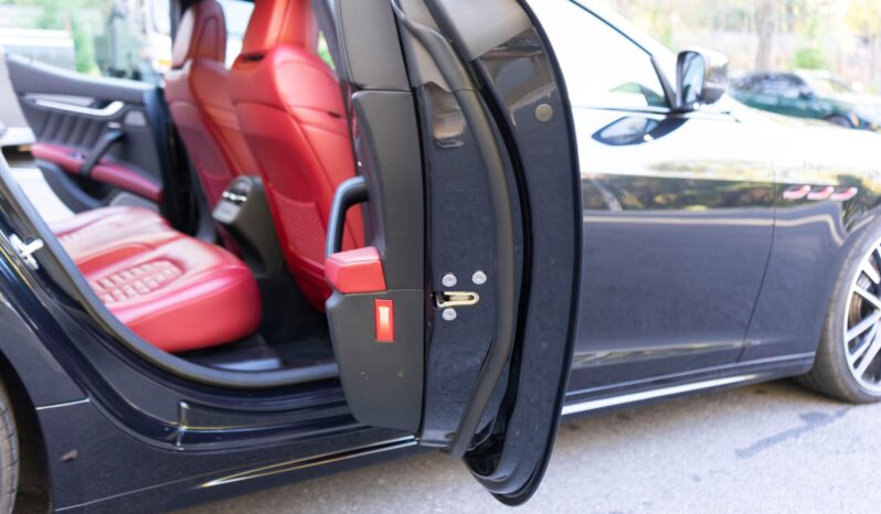 								2021 Maserati Ghibli Trofeo full									