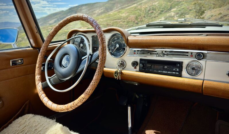 
								1969 Mercedes-Benz 280SL full									