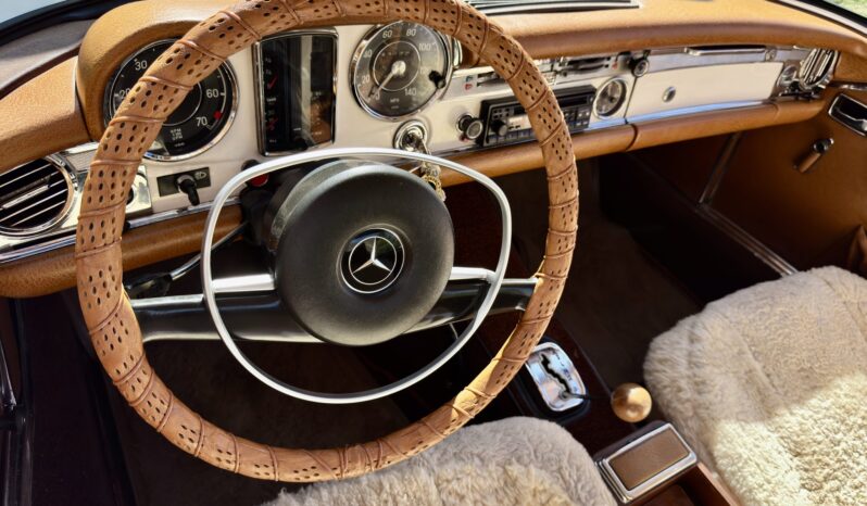 
								1969 Mercedes-Benz 280SL full									
