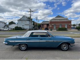 1961 Chevrolet Impala Sport Sedan 348