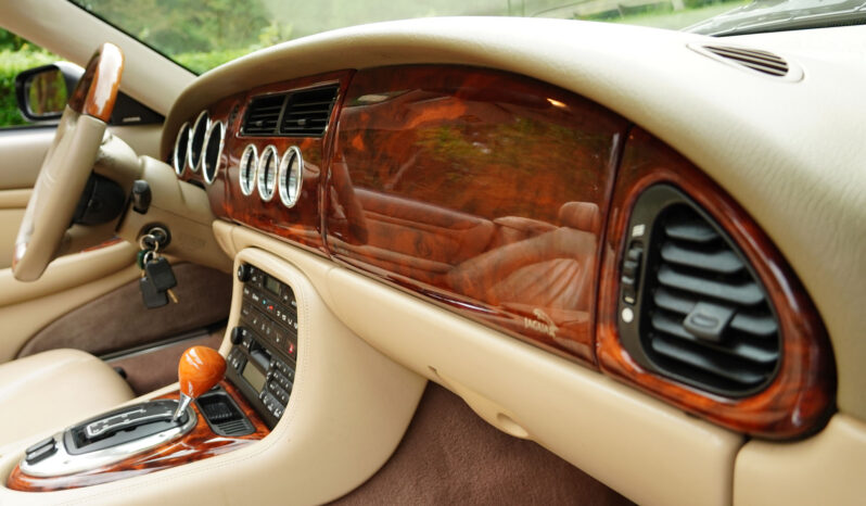 
								2006 Jaguar XK8 Convertible full									