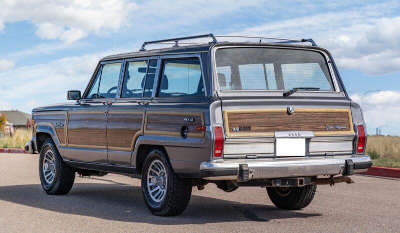 
								1991 Jeep Grand Wagoneer full									