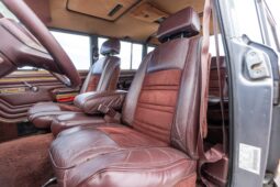 
										1991 Jeep Grand Wagoneer full									