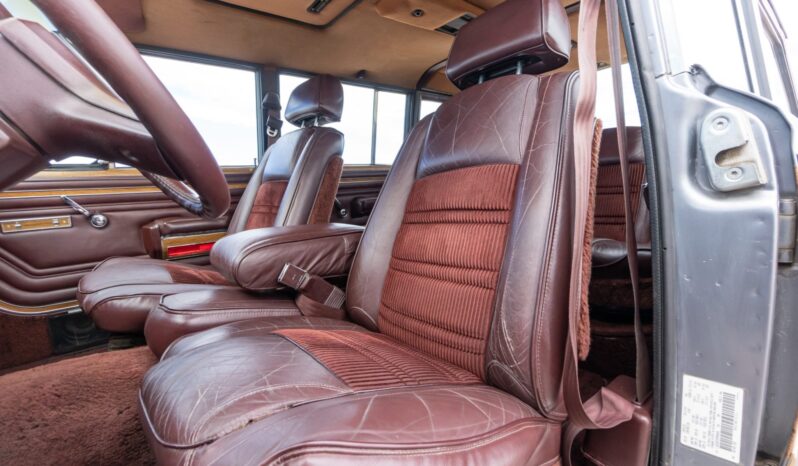 
								1991 Jeep Grand Wagoneer full									