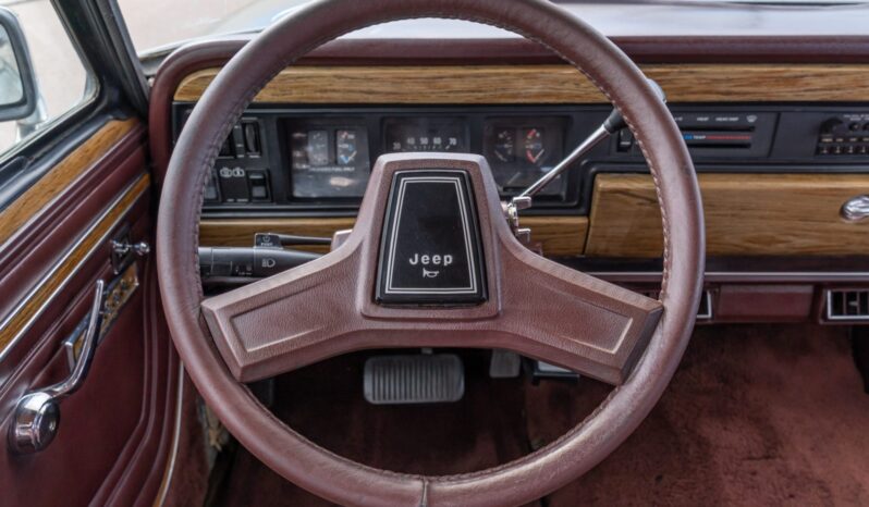 
								1991 Jeep Grand Wagoneer full									