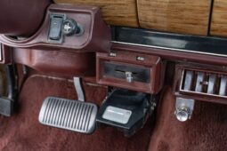 
										1991 Jeep Grand Wagoneer full									