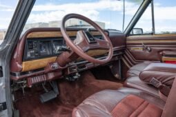 
										1991 Jeep Grand Wagoneer full									