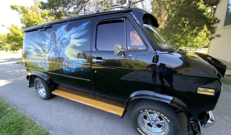 
								1977 Chevrolet G20 full									