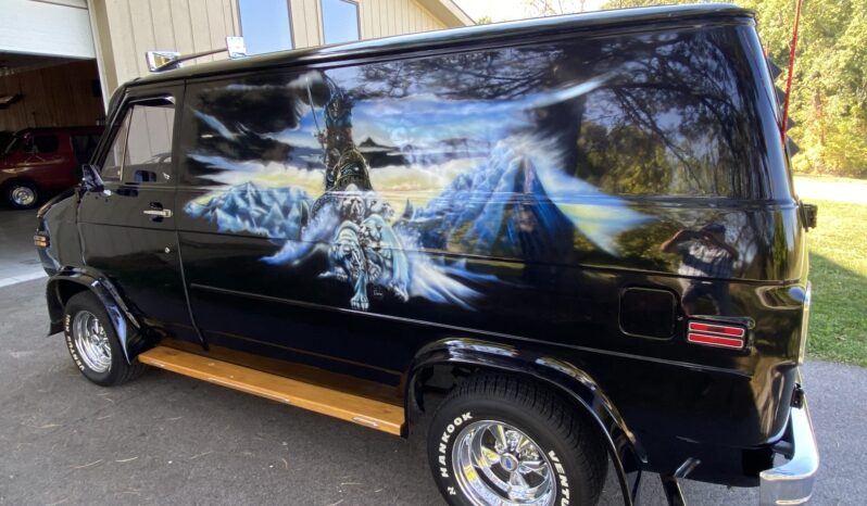 
								1977 Chevrolet G20 full									