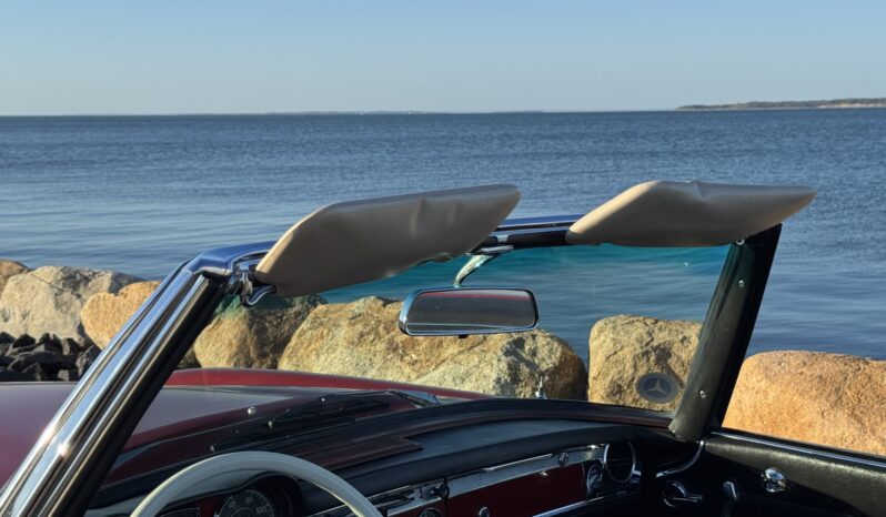 								1966 Mercedes-Benz 230SL 4-Speed full									