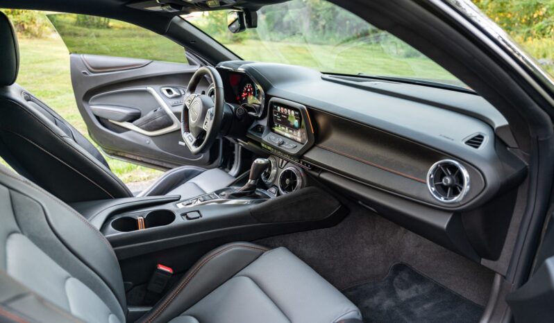 								2017 Chevrolet Camaro 2SS Coupe 50th Anniversary full									