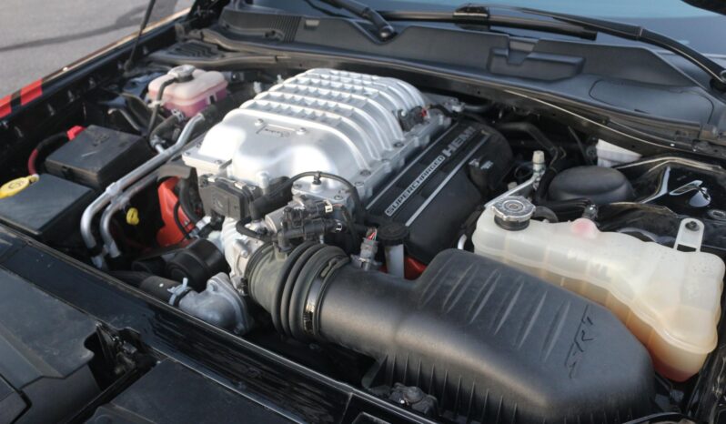 
								2015 Dodge Challenger SRT Hellcat 6-Speed full									