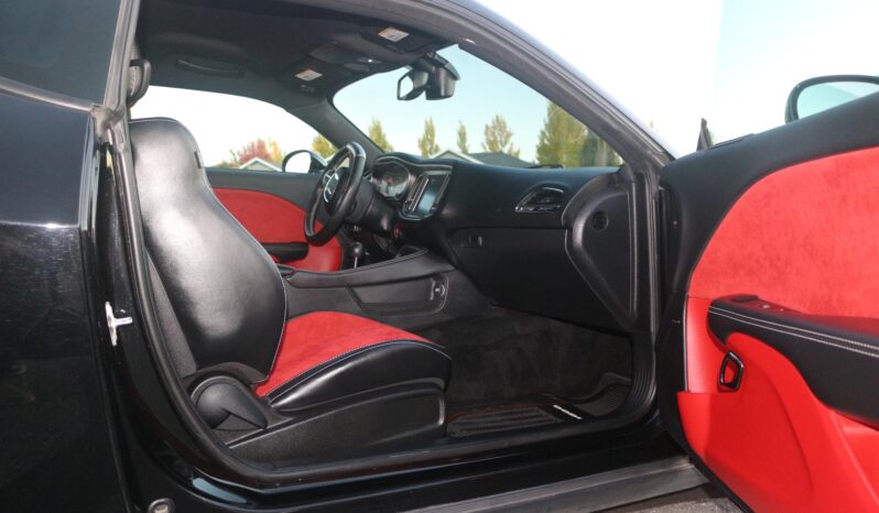 
								2015 Dodge Challenger SRT Hellcat 6-Speed full									