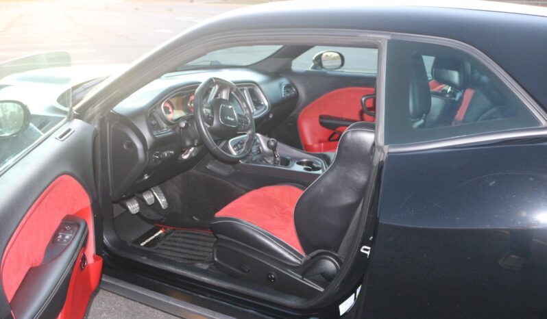 
								2015 Dodge Challenger SRT Hellcat 6-Speed full									