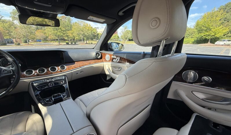 
								2017 Mercedes-Benz E400 4MATIC Wagon full									