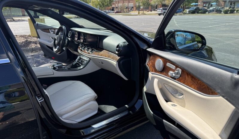 
								2017 Mercedes-Benz E400 4MATIC Wagon full									