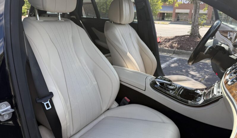 
								2017 Mercedes-Benz E400 4MATIC Wagon full									