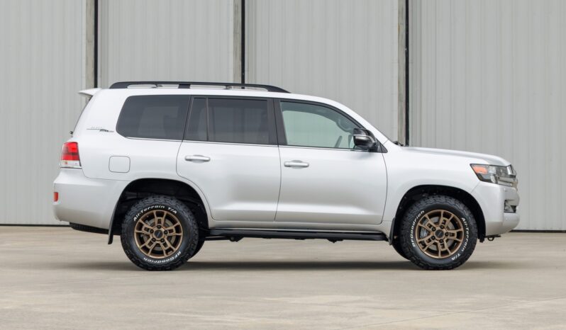 								2021 Toyota Land Cruiser URJ200 Heritage Edition full									