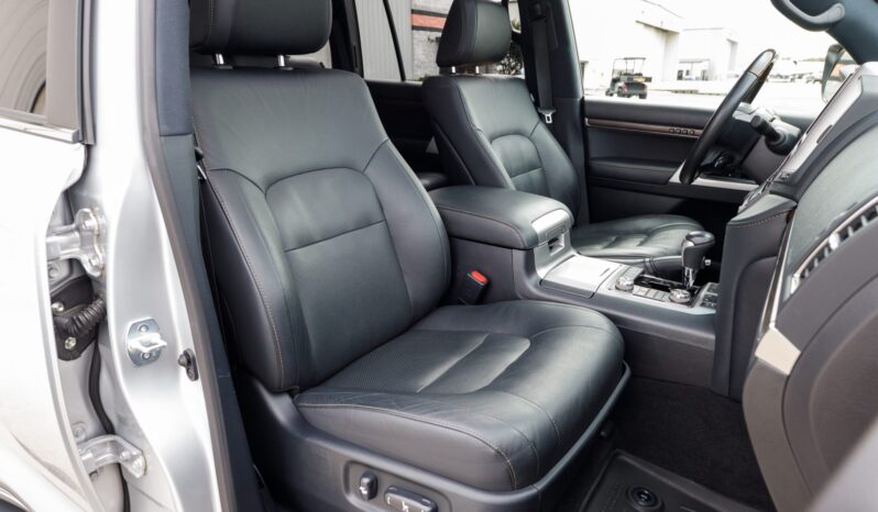 								2021 Toyota Land Cruiser URJ200 Heritage Edition full									