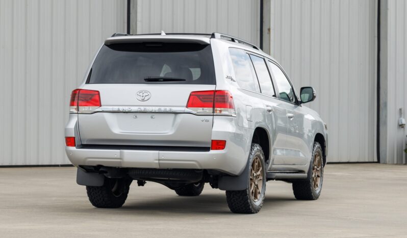 								2021 Toyota Land Cruiser URJ200 Heritage Edition full									