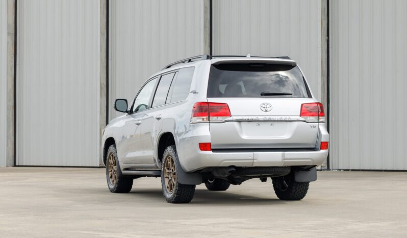 								2021 Toyota Land Cruiser URJ200 Heritage Edition full									